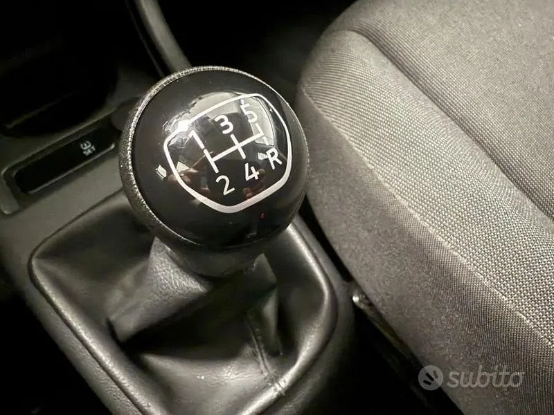 Volkswagen Up 2022 photo 4