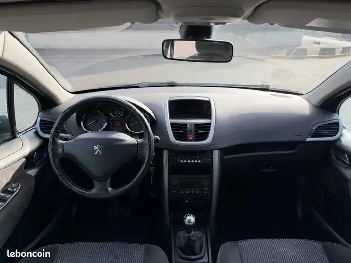 Peugeot 207 2007 photo 3