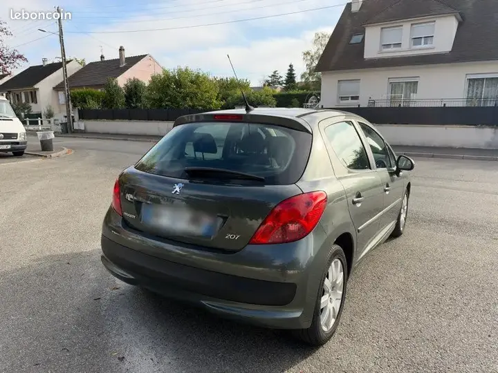 Peugeot 207 2007 photo 2