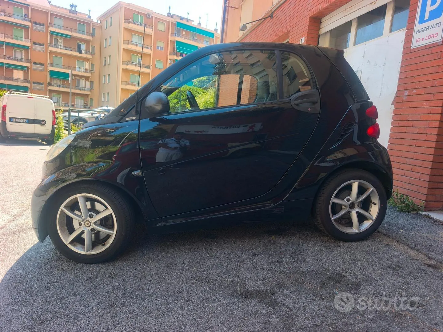 Smart Fortwo 2011 photo 2