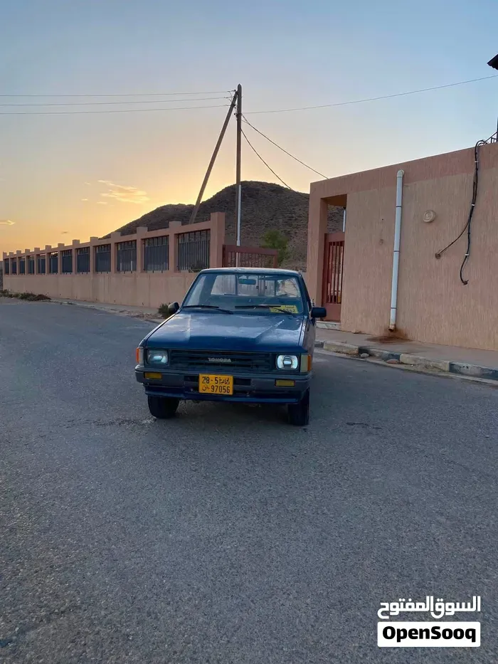Toyota Hilux 1988 photo 4