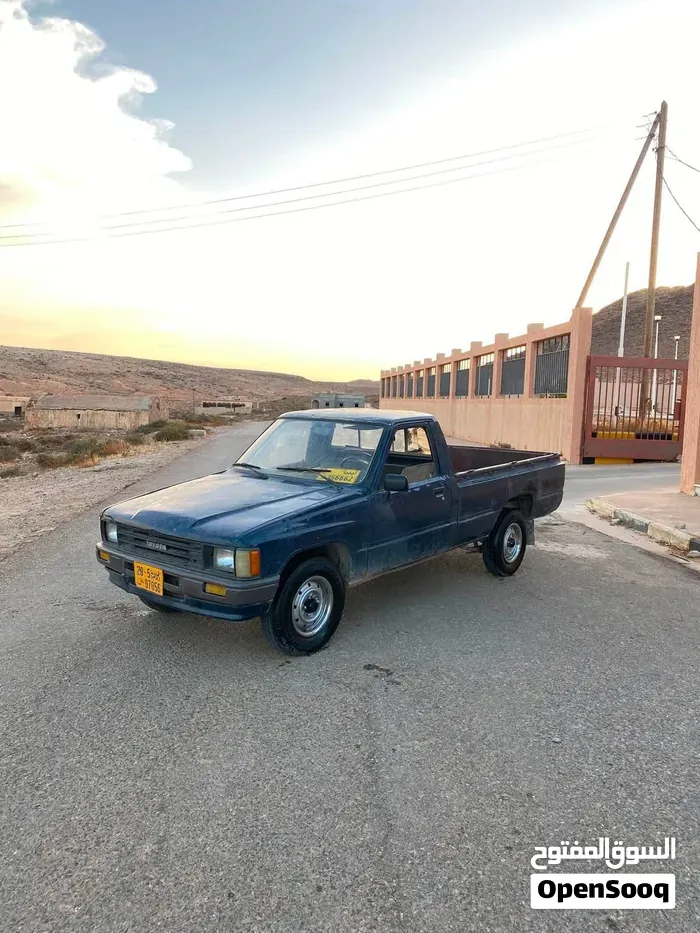 Toyota Hilux 1988 photo 3
