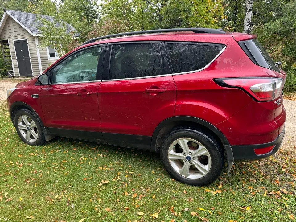 Ford Escape 2017 photo 2