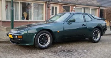 Porsche 944