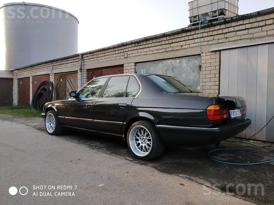 BMW 750 1990 photo 3