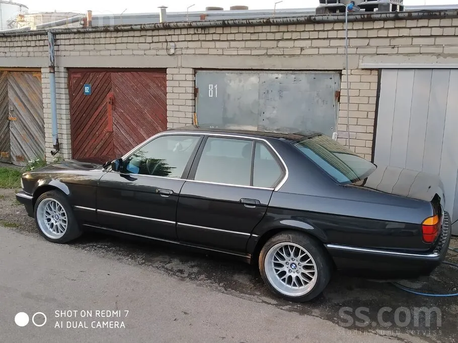 BMW 750 1990 photo 2