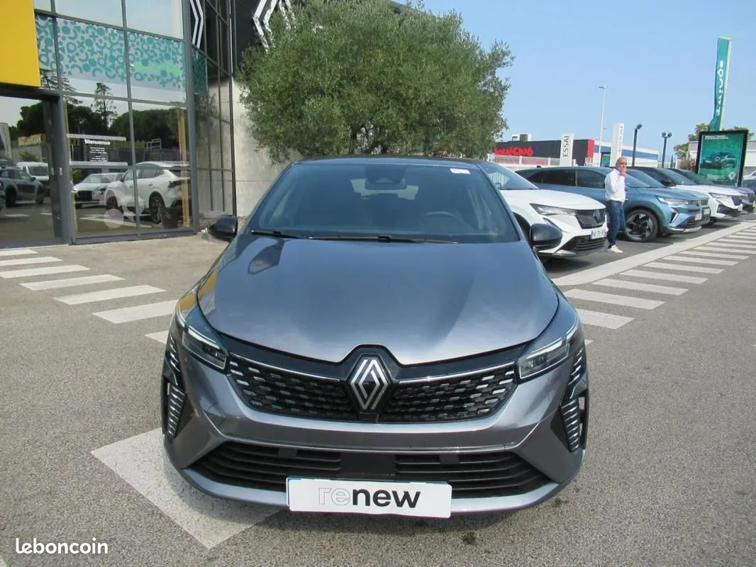 Renault Clio 2023 photo 2