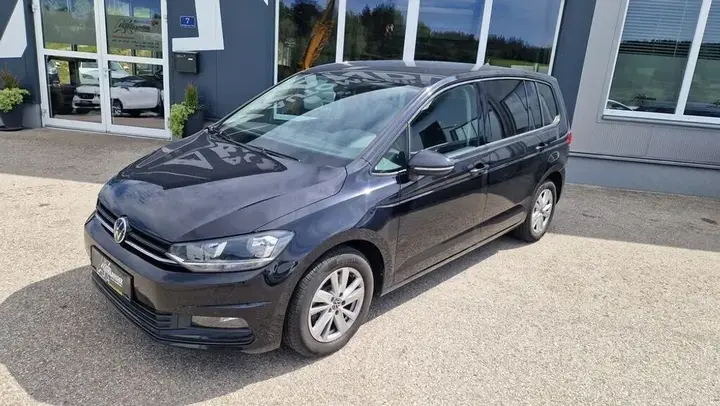 Volkswagen Touran 2021 photo 2