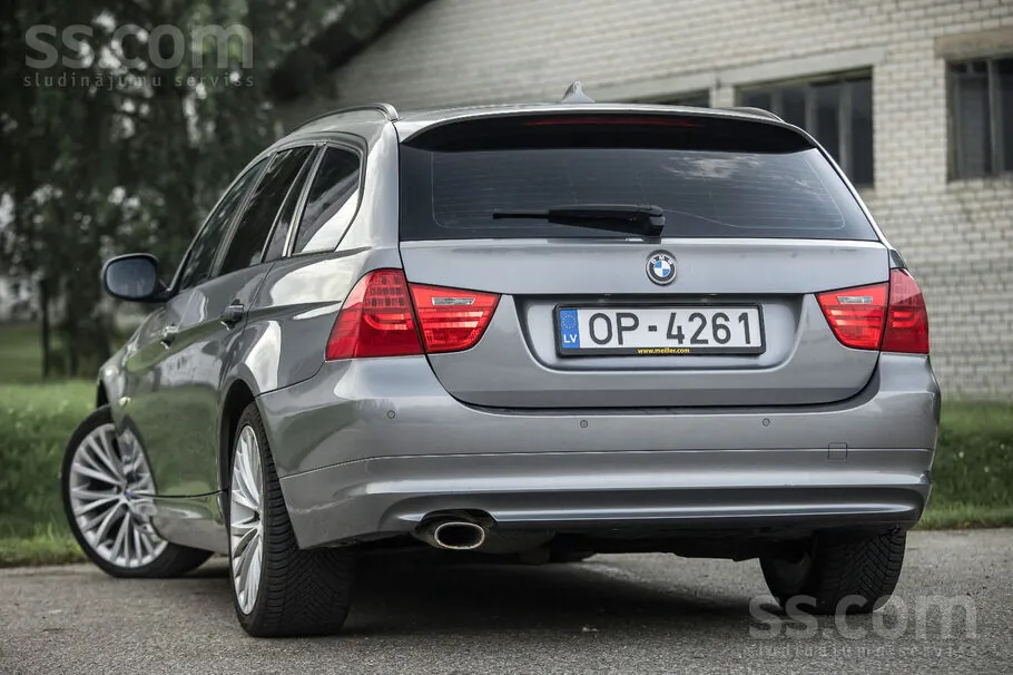 BMW 318 2010 photo 4