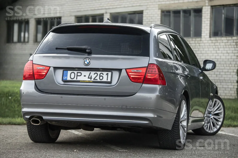 BMW 318 2010 photo 3