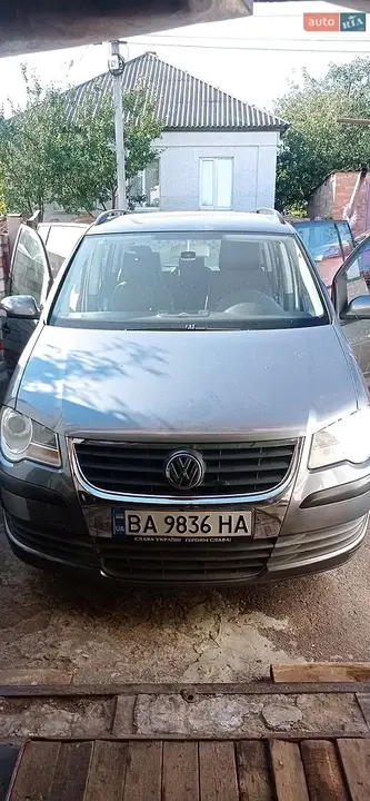 Volkswagen Touran 2007 photo 2