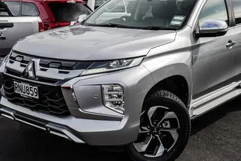Mitsubishi Pajero Sport 2026 photo 3