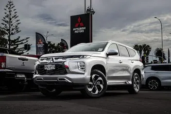 Mitsubishi Pajero Sport 2026 photo 2