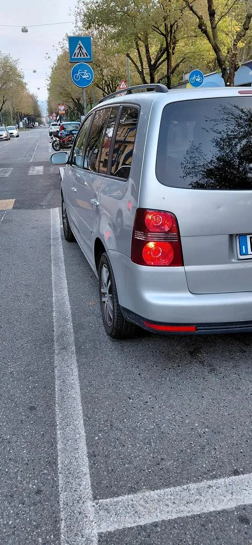 Volkswagen Touran 2008 photo 3