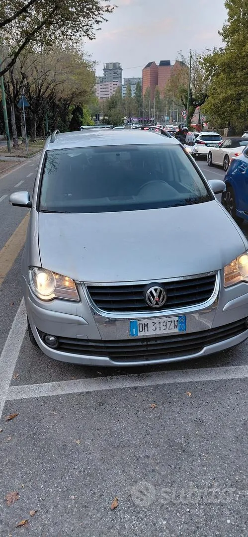 Volkswagen Touran 2008 photo 4