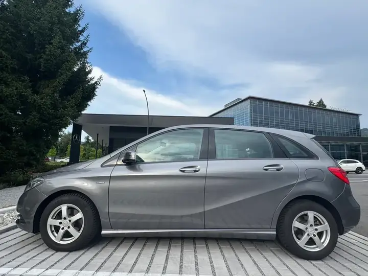 Mercedes-Benz B-Class 2012 photo 2