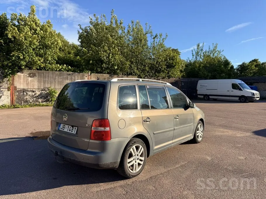 Volkswagen Touran 2004 photo 3