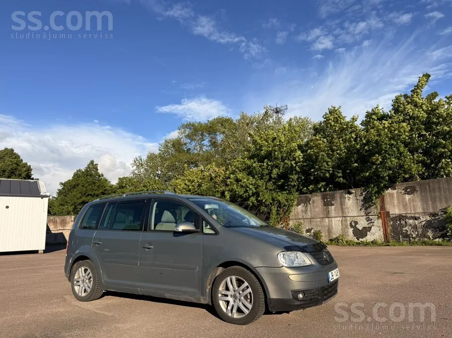 Volkswagen Touran 2004 photo 2