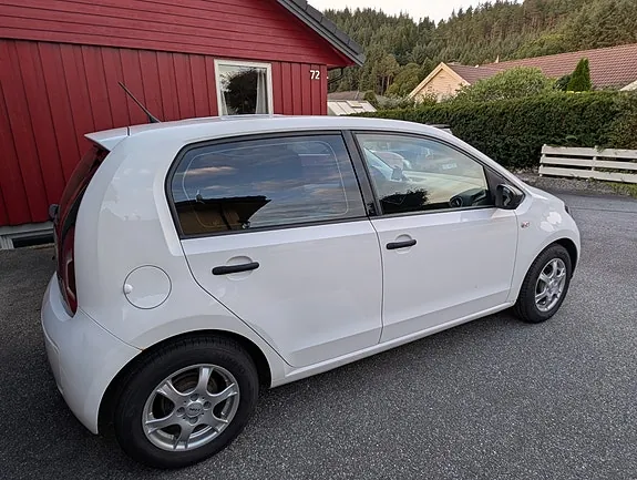 Volkswagen Up 2015 photo 2