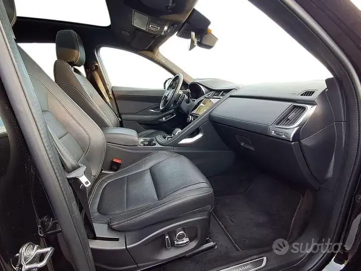 Jaguar E-Pace 2021 photo 3