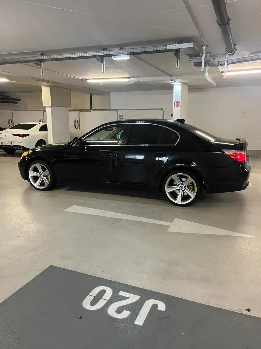 BMW 5 Series 2004 photo 2