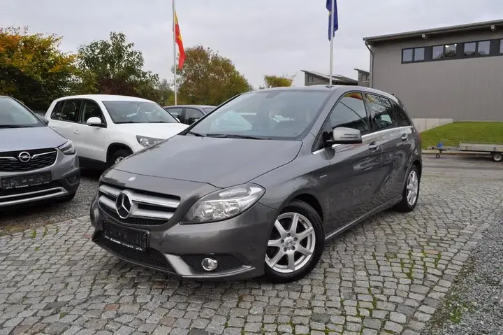 Mercedes-Benz B 180