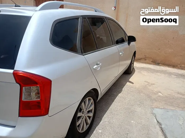 Kia Carens 2011 photo 3