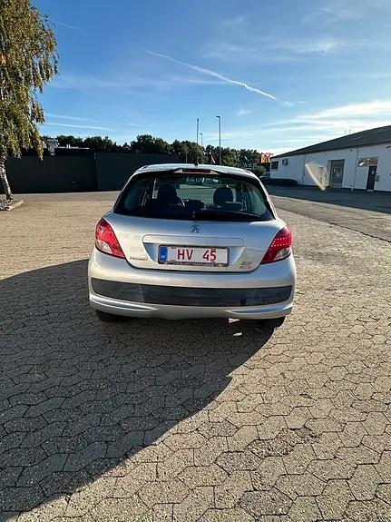 Peugeot 207 2011 photo 4