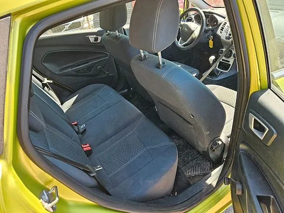 Ford Fiesta 2012 photo 3