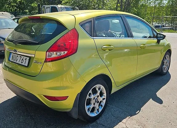 Ford Fiesta 2012 photo 2
