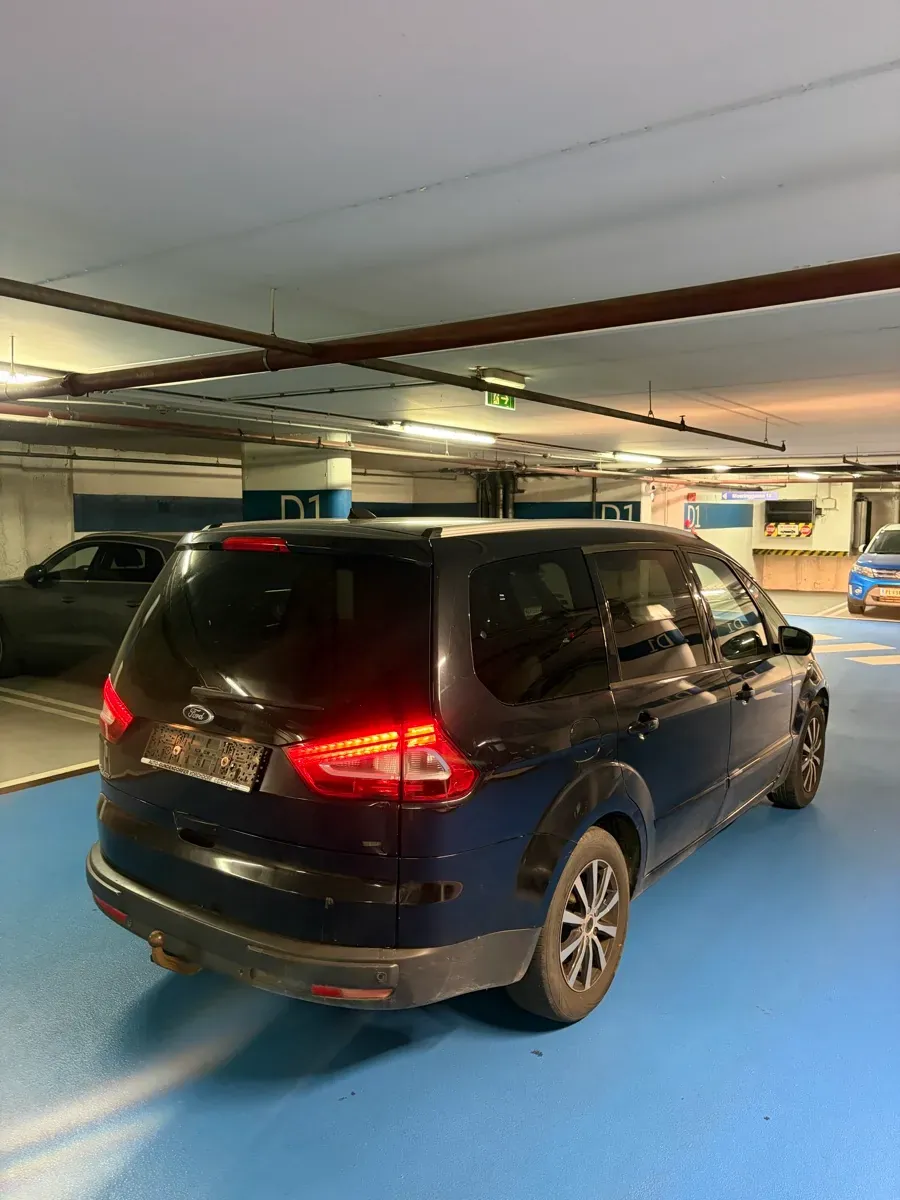 Ford Galaxy 2012 photo 3
