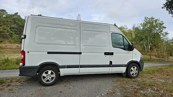 Nissan Interstar 2008 photo 2