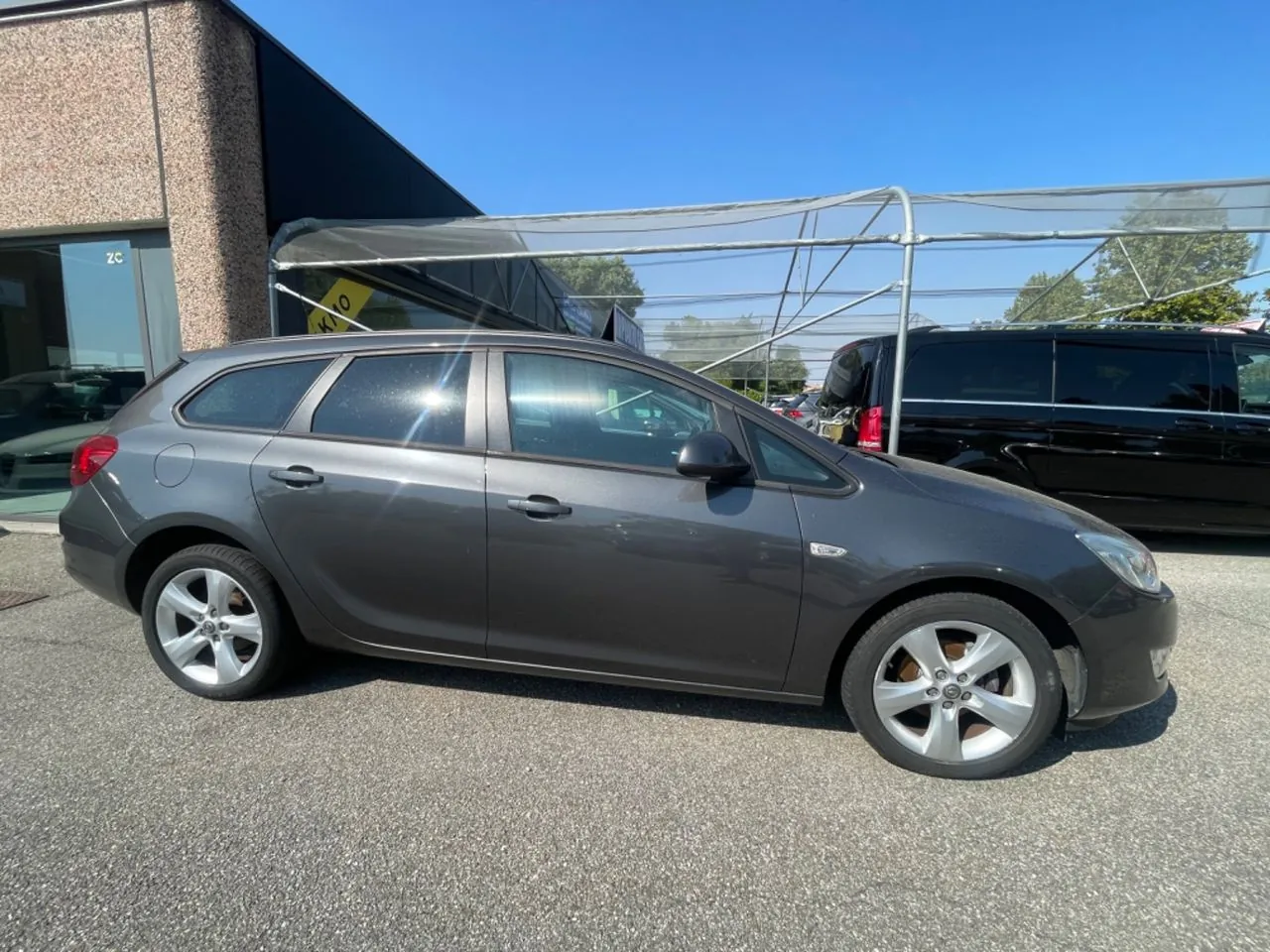 Opel Astra 2011 photo 3