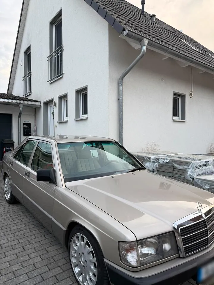 Mercedes-Benz 190E