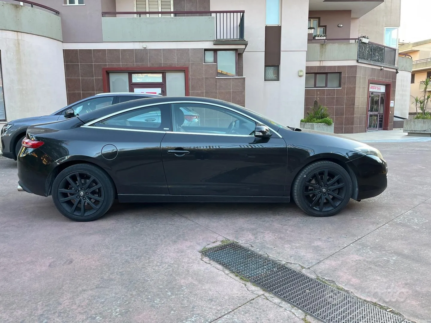 Renault Laguna 2013 photo 2