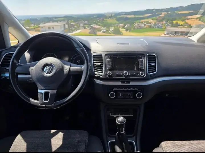 Volkswagen Sharan 2011 photo 3