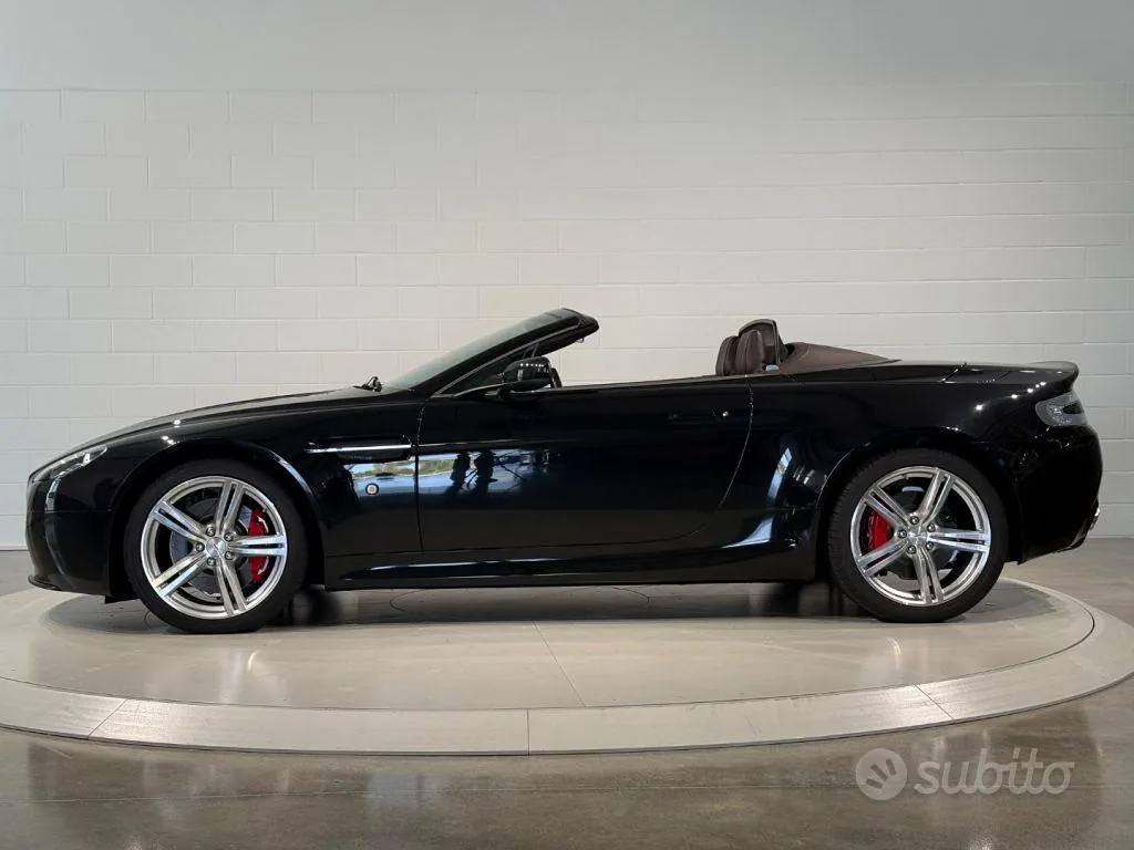 Aston Martin V8 Vantage 2009 photo 2