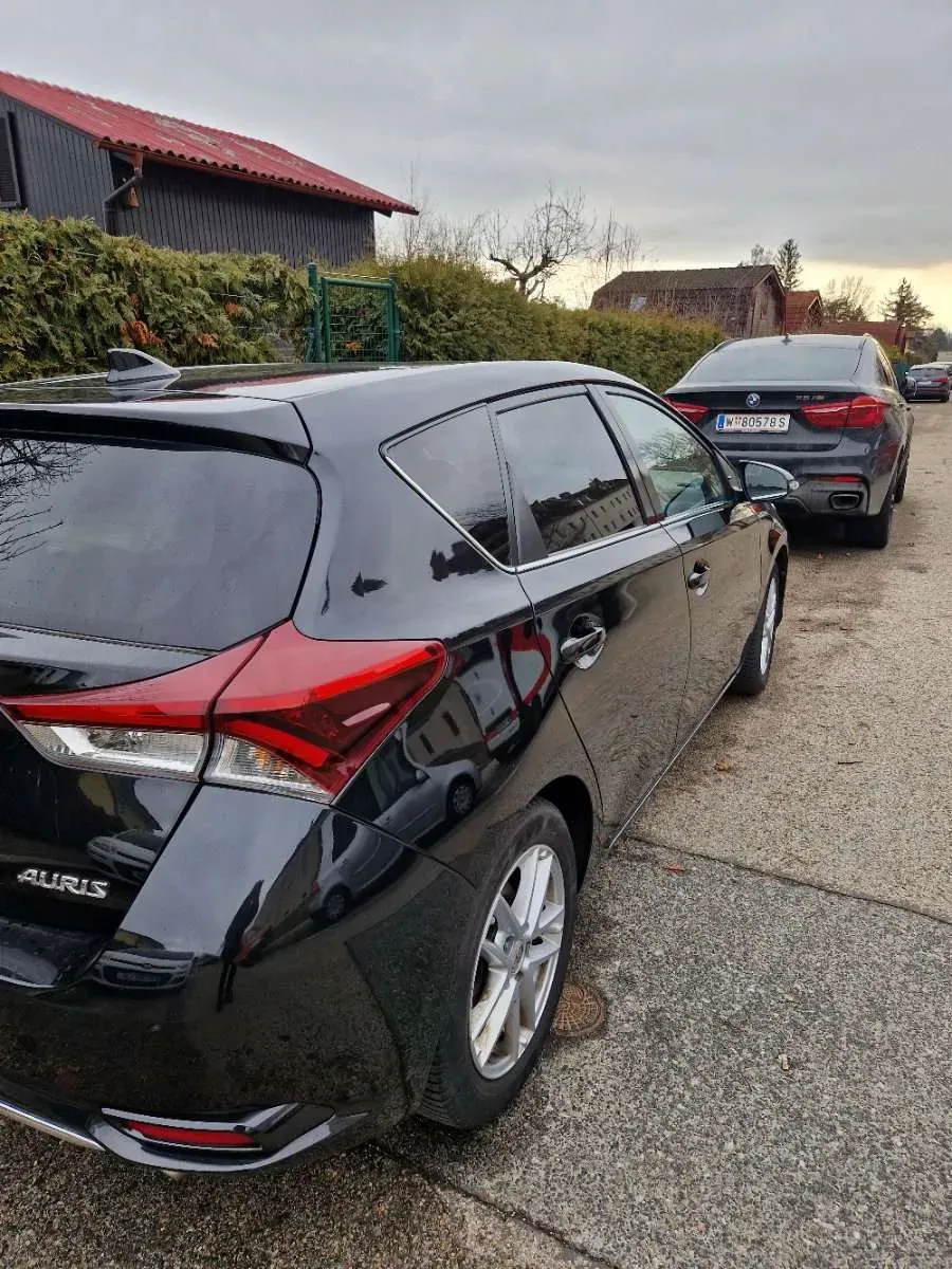 Toyota Auris 2018 photo 3