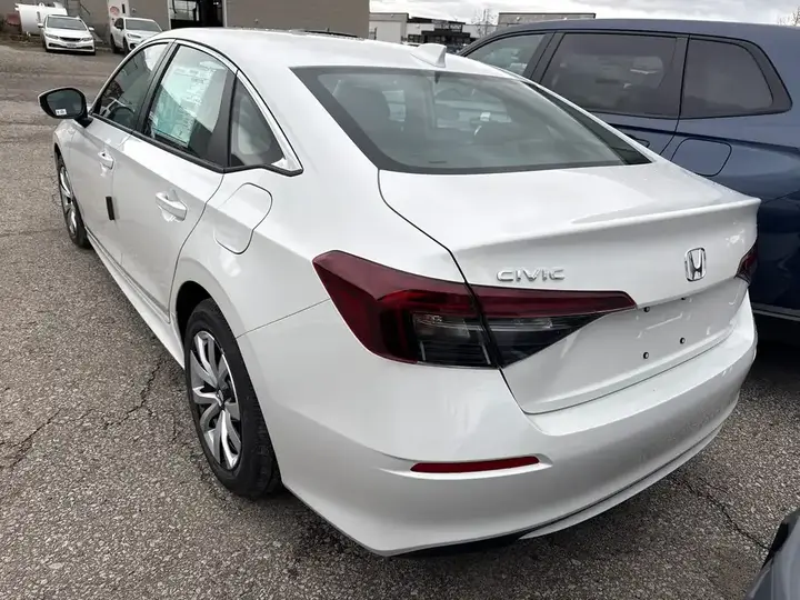 Honda Civic 2027 photo 2