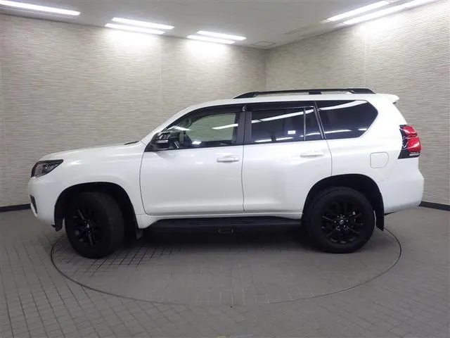 Toyota Land Cruiser Prado 2023 photo 5