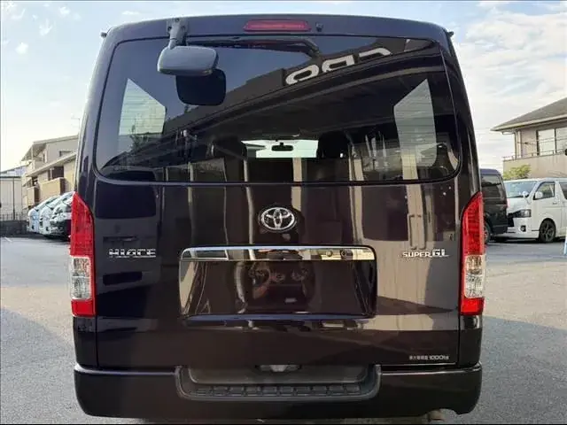Toyota Hiace 2015 photo 3