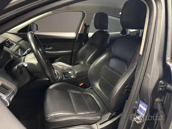 Jaguar E-Pace 2020 photo 5