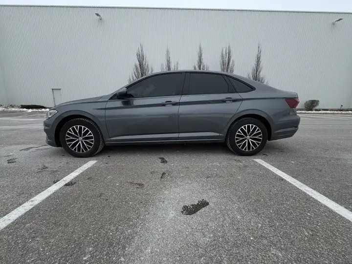 Volkswagen Jetta 2021 photo 3