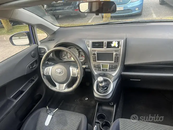 Toyota Verso-S 2011 photo 5