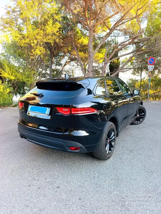 Jaguar F-Pace 2017 photo 3