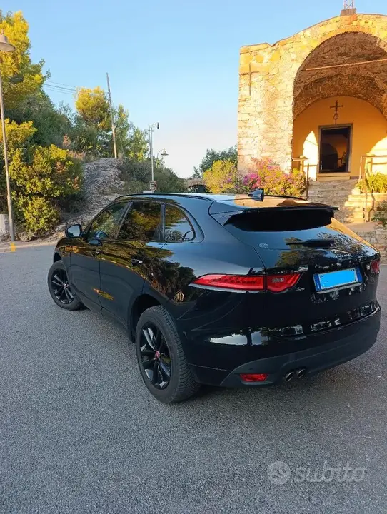 Jaguar F-Pace 2017 photo 2