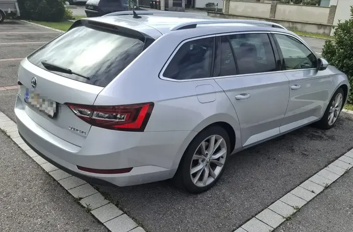Skoda Superb 2018 photo 2