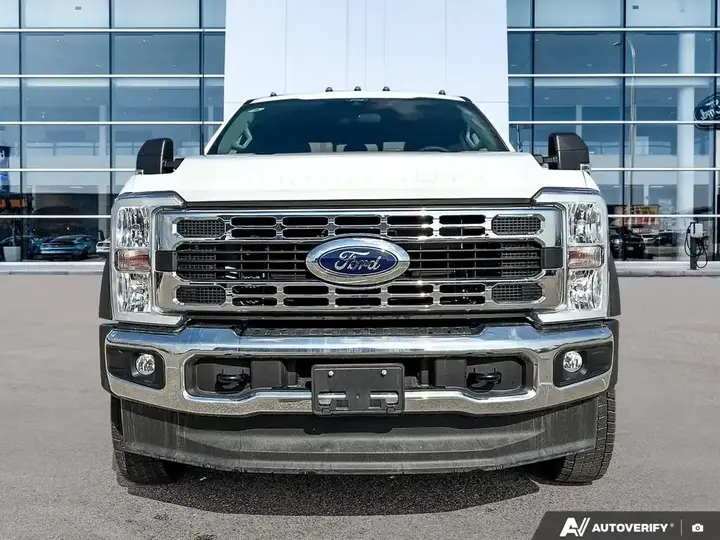 Ford F-550 Super Duty 2026 photo 2