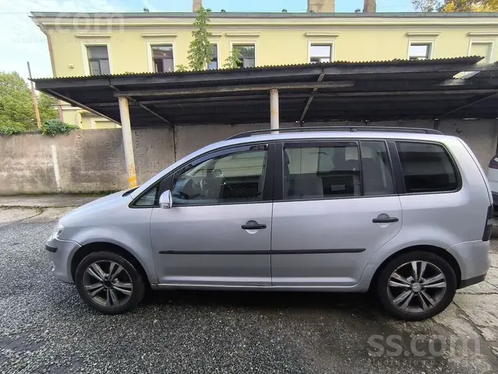 Volkswagen Touran 2007 photo 2