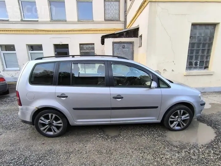Volkswagen Touran 2007 photo 3